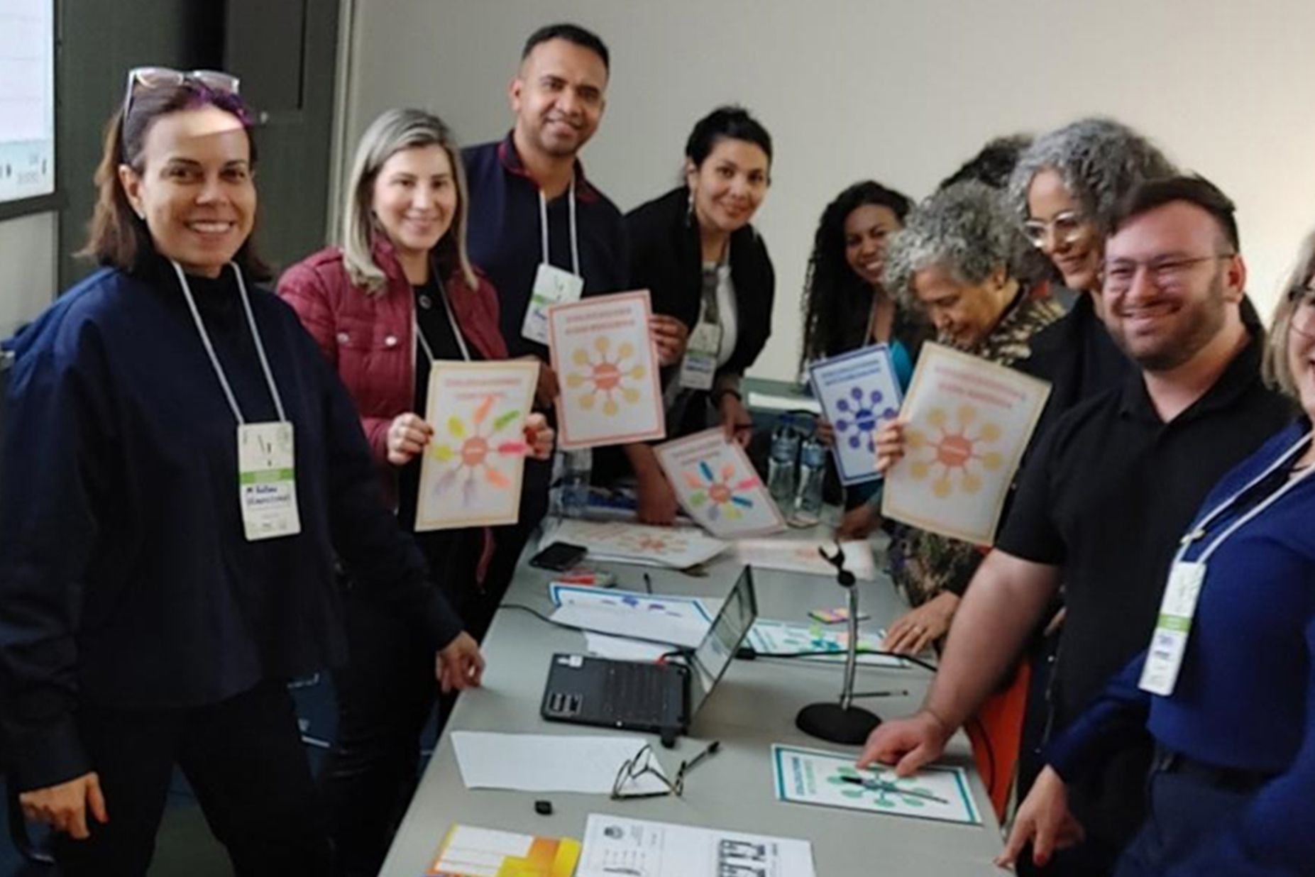 A Multilingual Collocations Dictionary Platform (MULTPLATCOL) as a Pedagogical Tool for Foreign Language Students, Pre-service Teachers, and Apprentice Translators